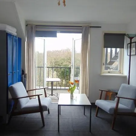 Flore, Studio's * Bergen aan Zee