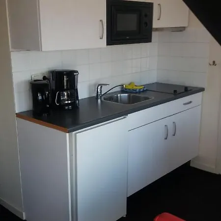 Flore, Studio's Apartment *