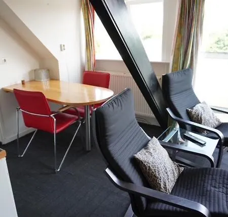 Flore, Studio's Bergen aan Zee