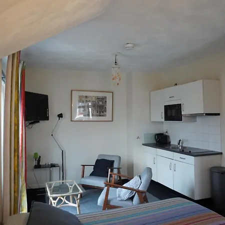 Flore, Studio's * Bergen aan Zee