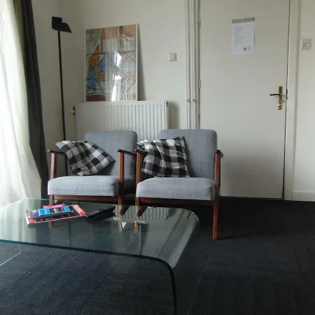 Flore, Studio's Apartment *