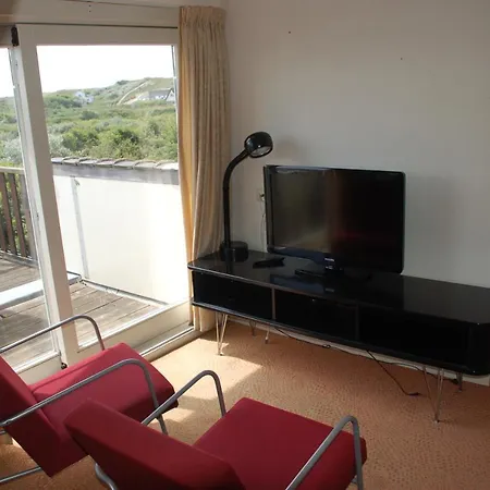 Flore, Studio's Apartment *