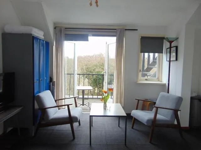 Flore, Studio's * Bergen aan Zee