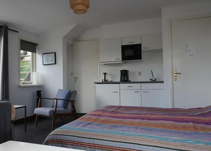 Flore, Studio's Apartamento