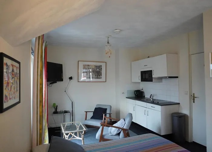 Flore, Studio's * Bergen aan Zee